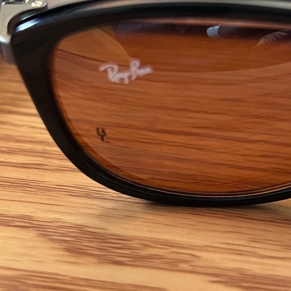 Ray-Ban Unisex Sunglasses with Case. - Picture 3 of 10